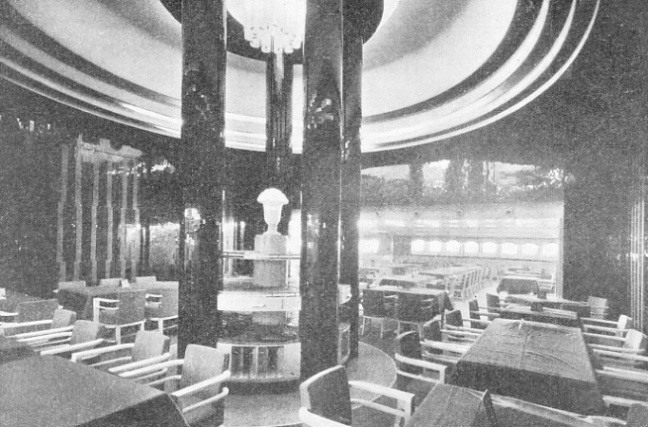 Tourist-class dining saloon in the Normandie