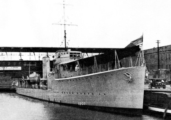 CANADIAN DESTROYER Champlain