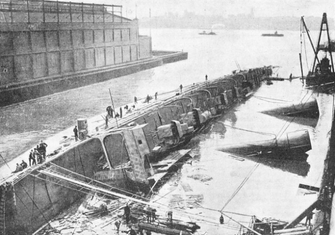 A striking picture of the American 11,629-tons liner St. Paul lying beside a quay in New York