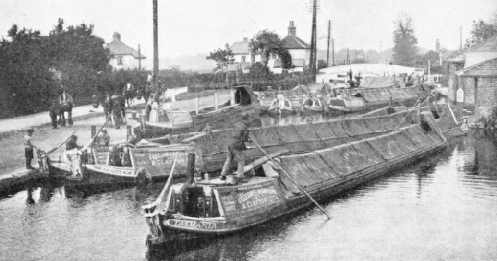 TEMPORARY CONGESTION ON THE GRAND UNION CANAL