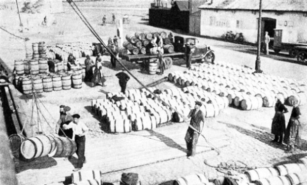 LANDING BARRELS ON THE QUAY AT YARMOUTH