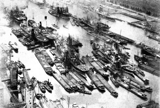 A photograph of Rotterdam showing many of the Rhine barges