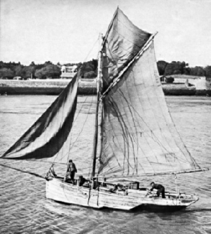 A FISHING BOAT NEAR LA ROCHELLE