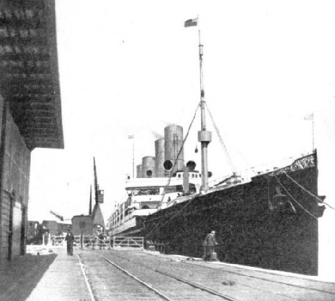 the Kaiser Wilhelm der Grosse became an armed merchant cruiser and began ocean raiding on the outbreak of war in 1914